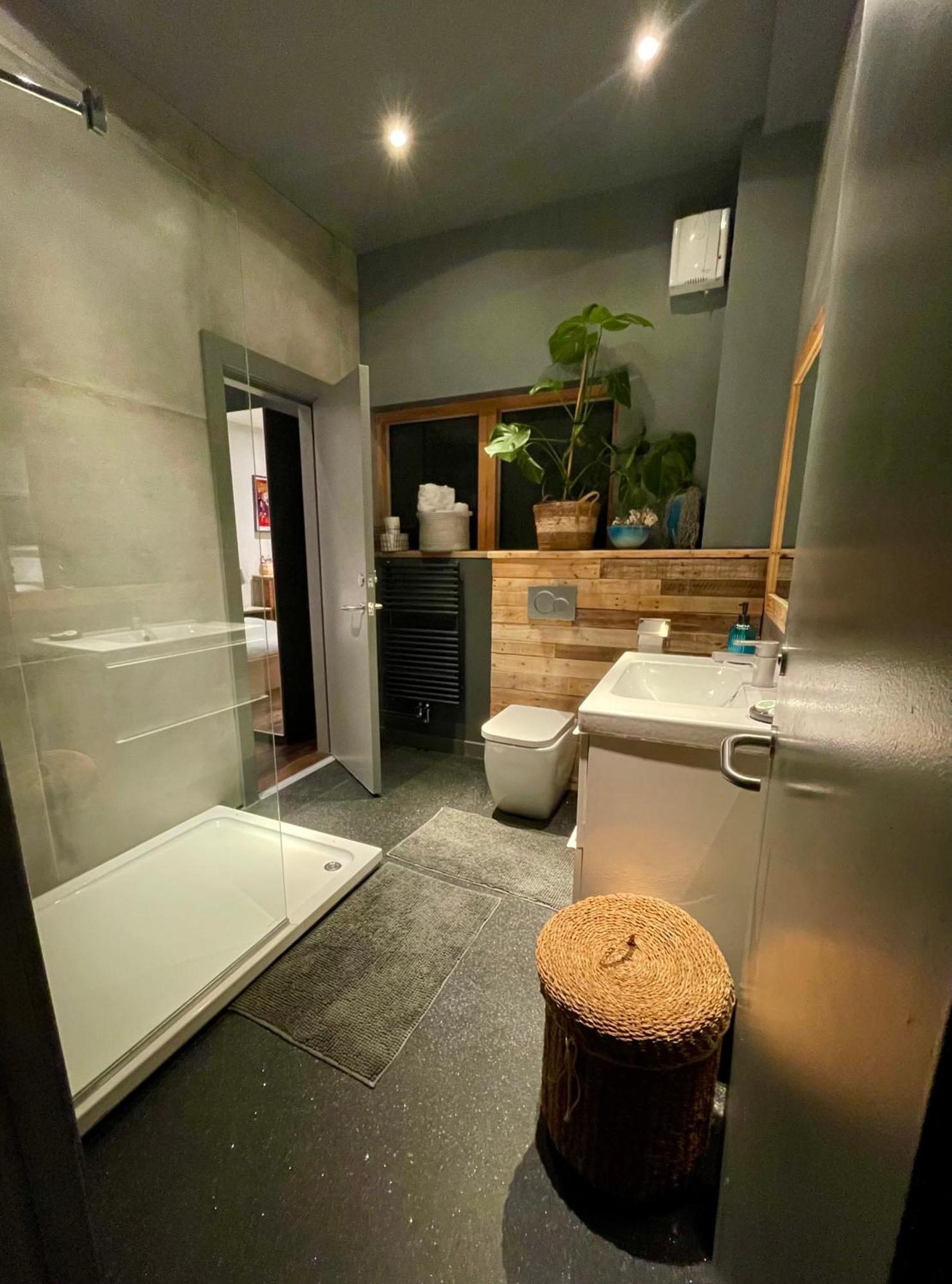 Cool Room In Shared House York Exterior photo
